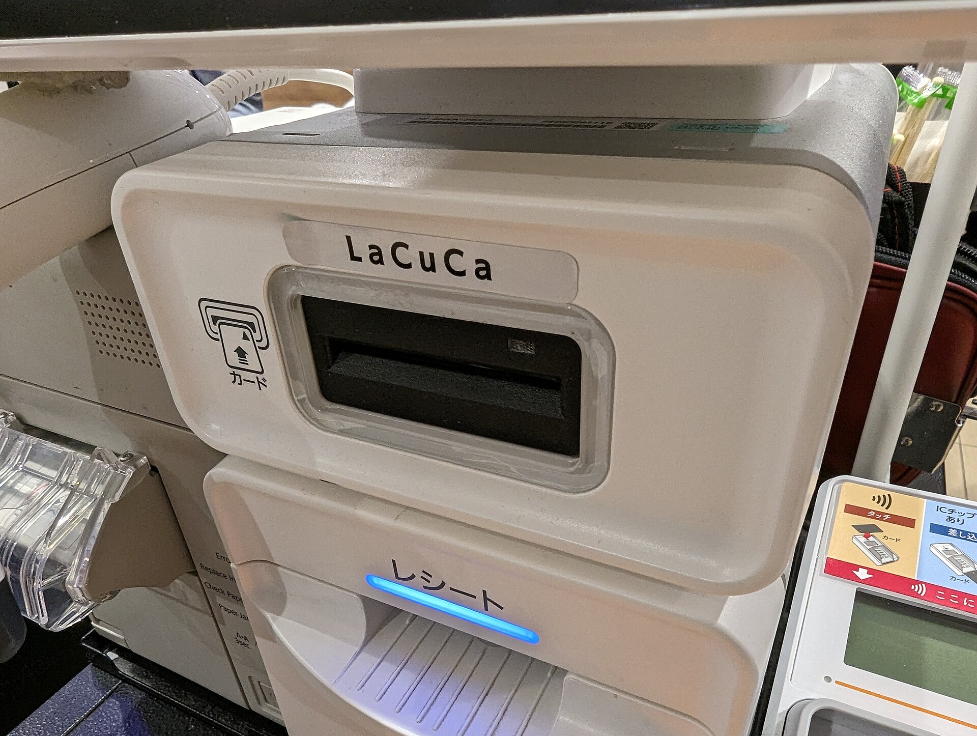 超市收银台的LaCuCa读卡支付终端