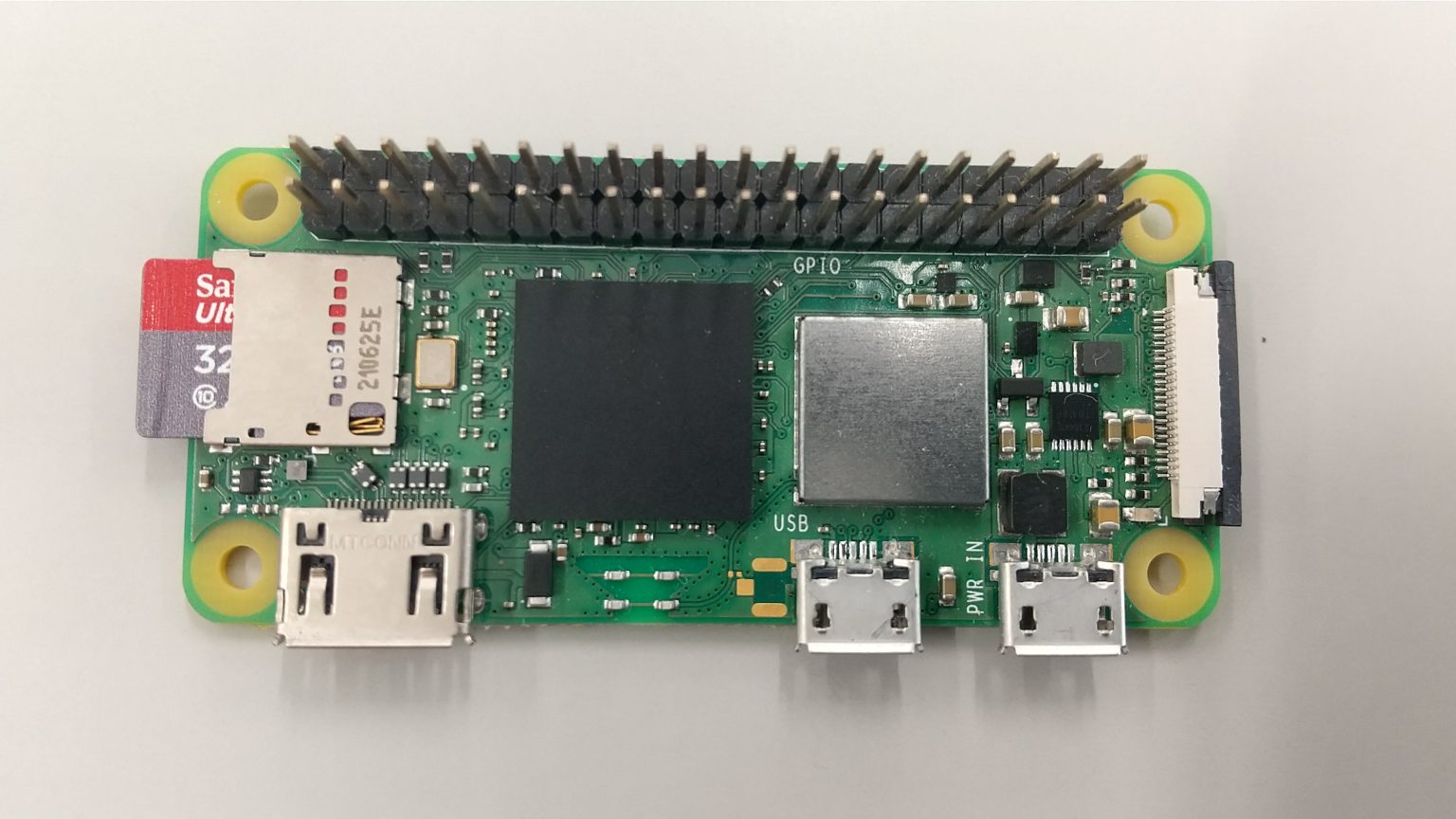 可见接口和集成电路的Raspberry Pi Zero单板电脑