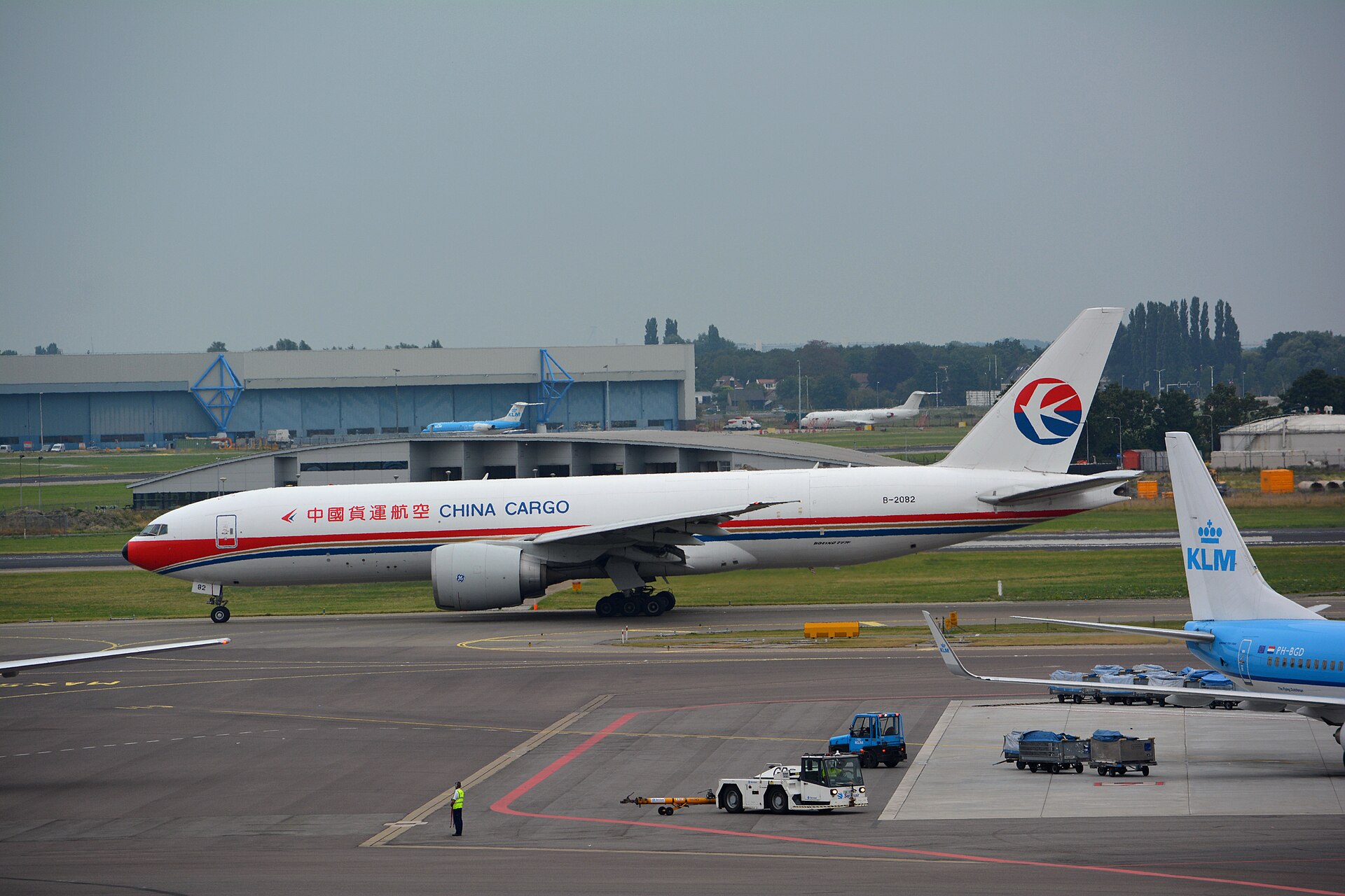 中国货运航空波音777货机在阿姆斯特丹机场