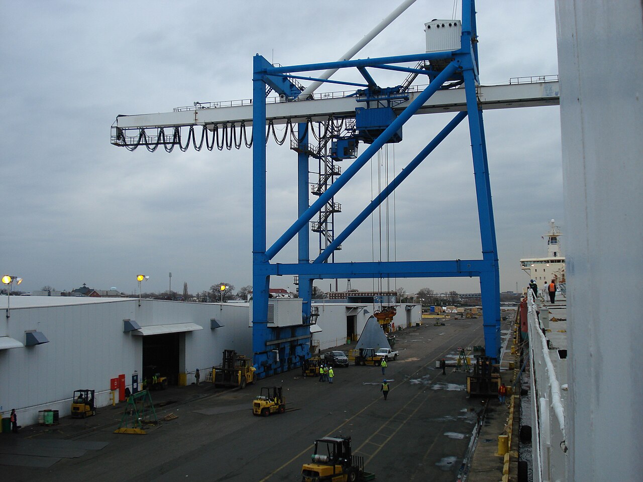 美国新泽西州Gloucester Marine Terminal港区起重机资料照片
