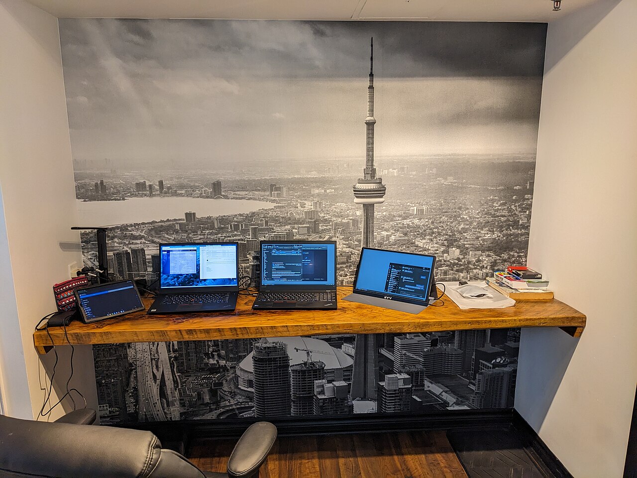 加拿大Toronto个人电脑工作台2023年资料照片