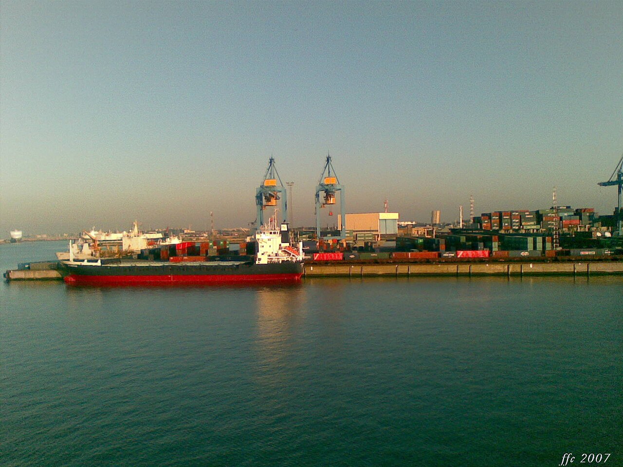 比利时Zeebrugge多式联运码头资料照片