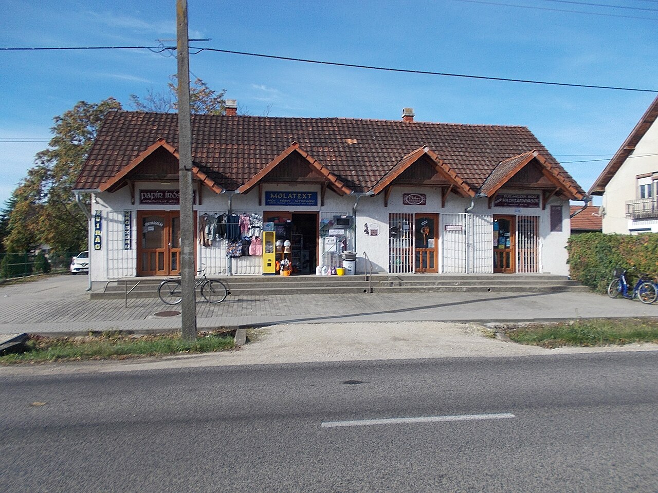 匈牙利Lepsény Vasút街店铺建筑2024年资料照片