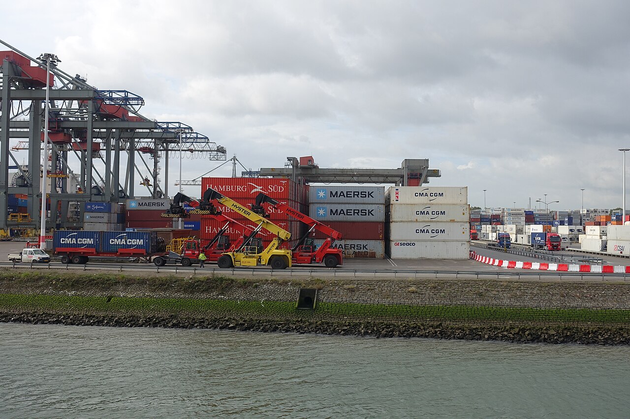 荷兰Rotterdam集装箱码头道路与装卸设备2016年资料照片