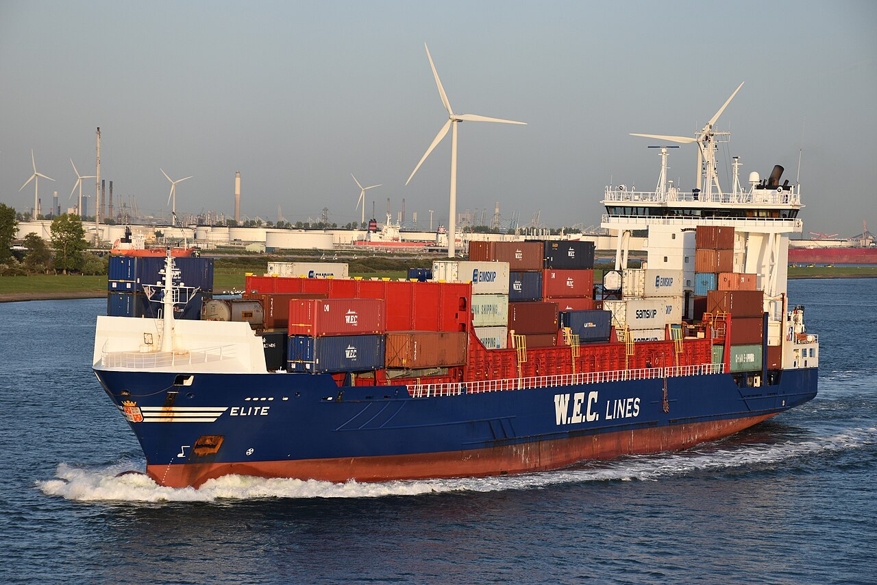 Elite集装箱支线船驶抵荷兰Rotterdam的2019年资料照片