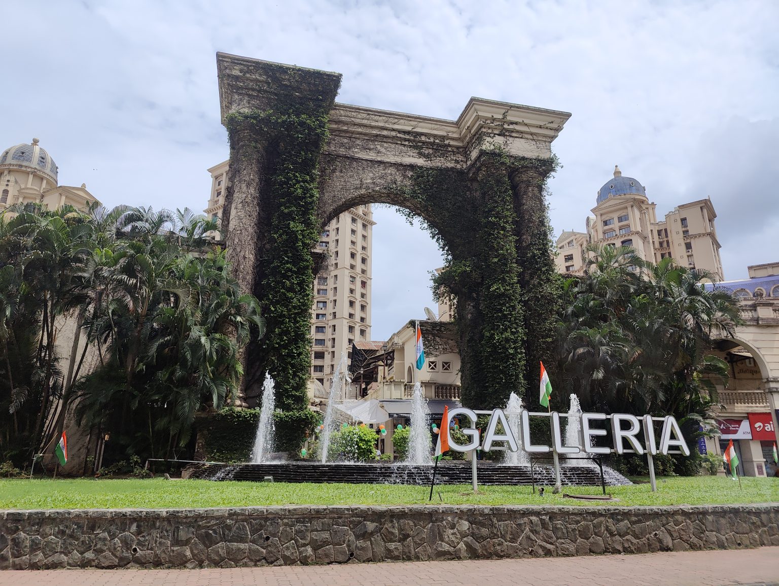 印度Mumbai Powai的Galleria购物中心入口资料照片