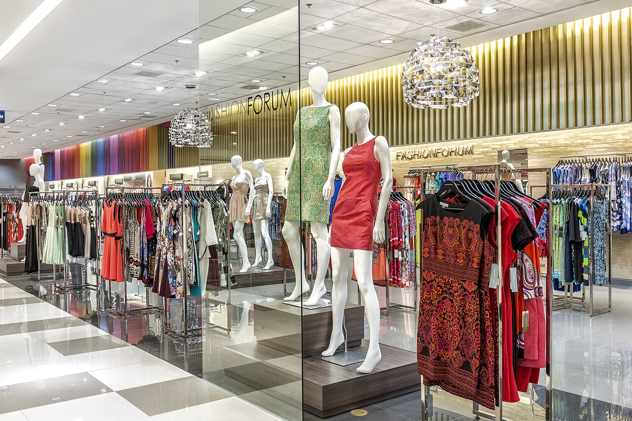 零售环境资料照片:Fashion Forum多品牌服装店,2014年