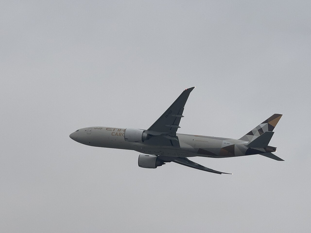 Etihad Cargo波音777F货机在香港国际机场,2025年航空货运资料照片