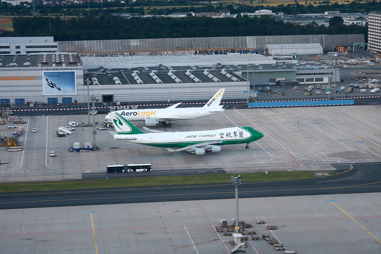 德国法兰克福机场Aerologic波音777F与Jade Cargo波音747F货机，2009年资料照片