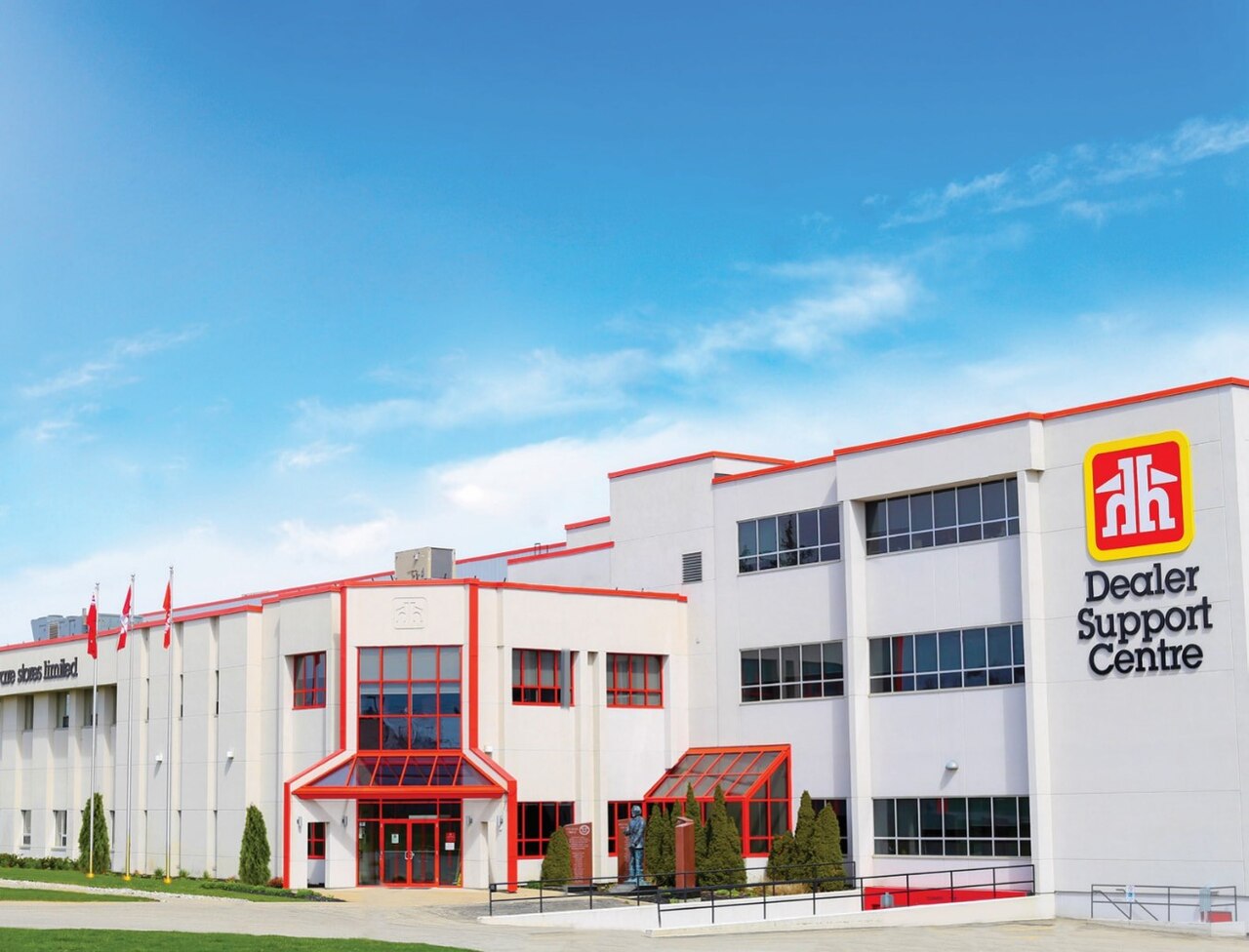 加拿大Ontario St. Jacobs的Home Hardware经销支持中心,2023年商品配送背景资料照片