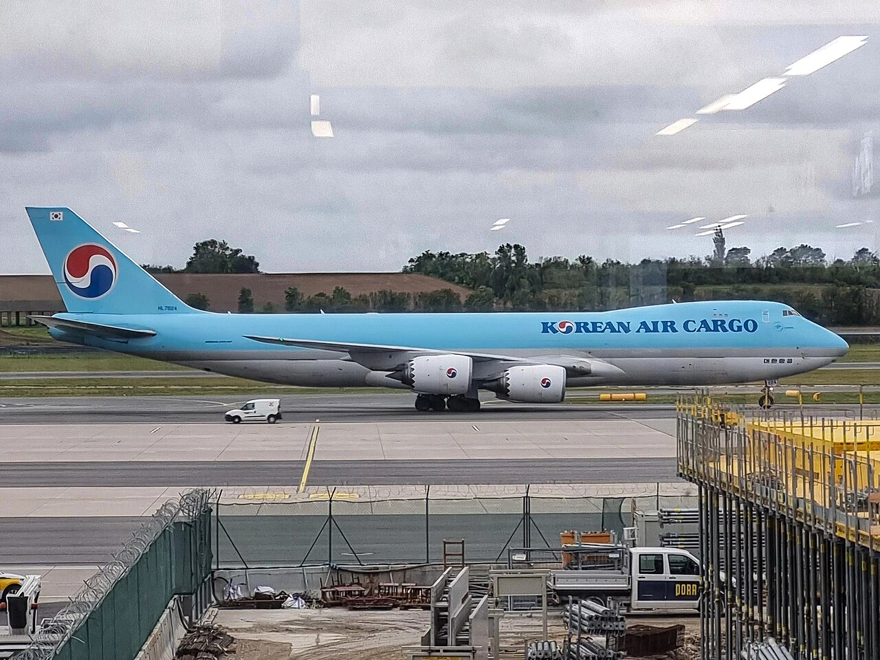 Korean Air Cargo波音747-8F在奥地利Vienna机场，2024年韩国航空货运企业资料照片