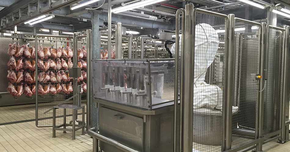 不锈钢机器防护装置，来源标为“non-food machine guard”，2023年工业设备资料照片，拍摄地点未明确