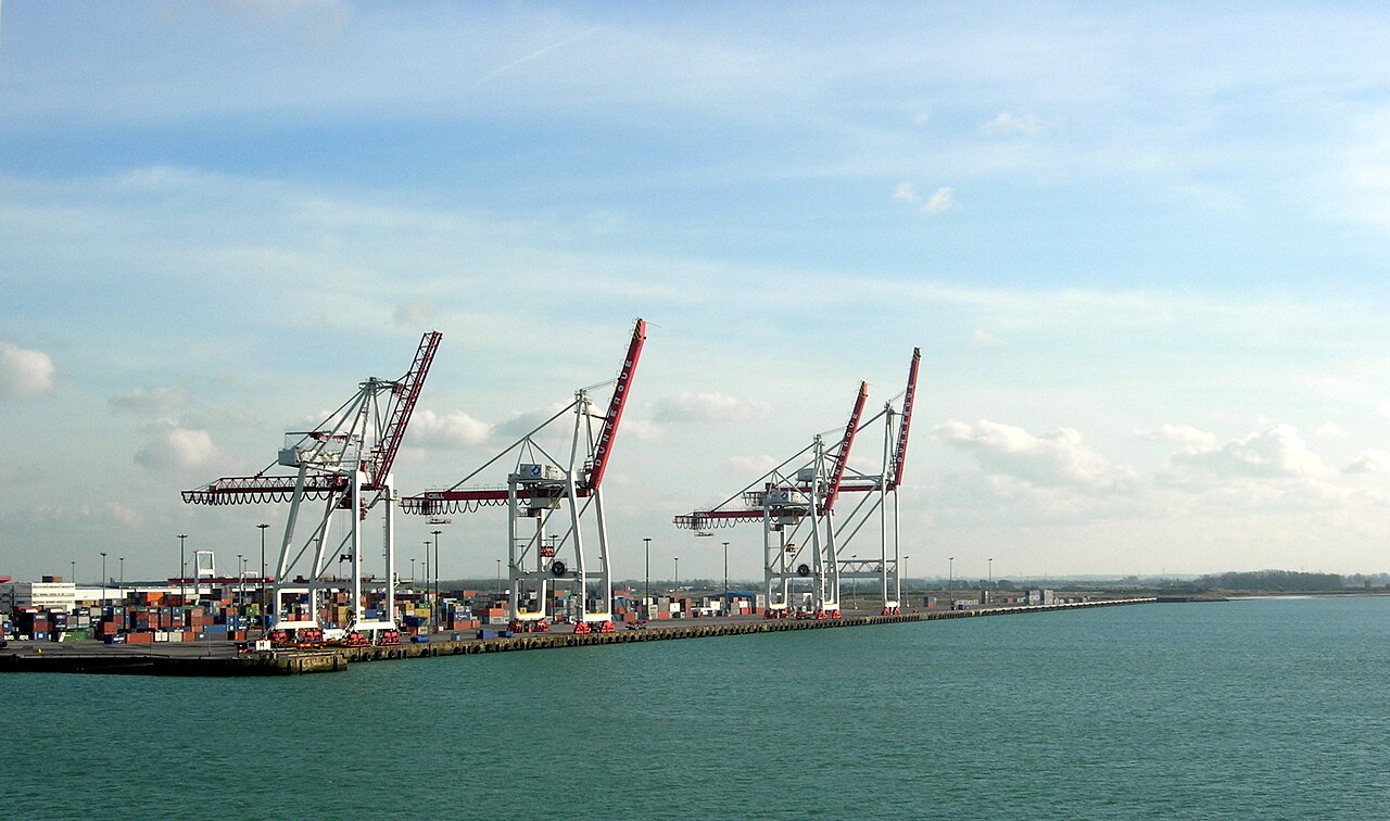法国Dunkerque港的岸桥,2006年港口设施资料照片