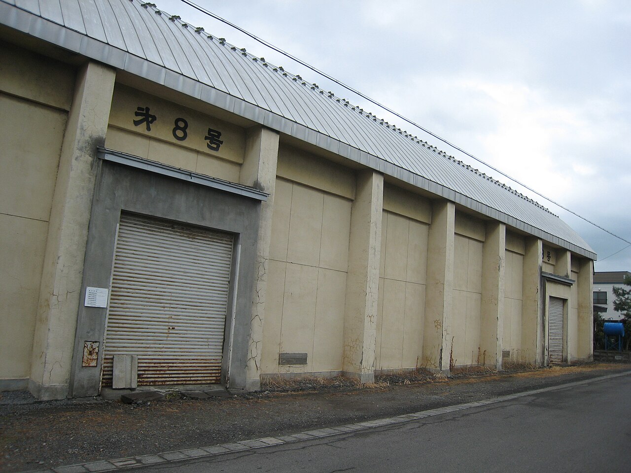 日本Hokkaido仓库外景,来源EXIF标注2009年,货物种类未明确
