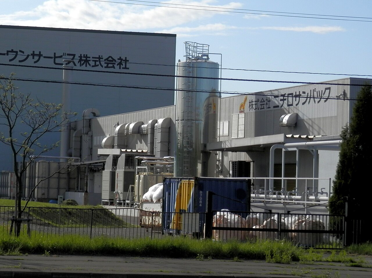 日本北海道惠庭市Nichiro Sunpack果汁、茶饮及果冻工厂外景,2013年资料照片