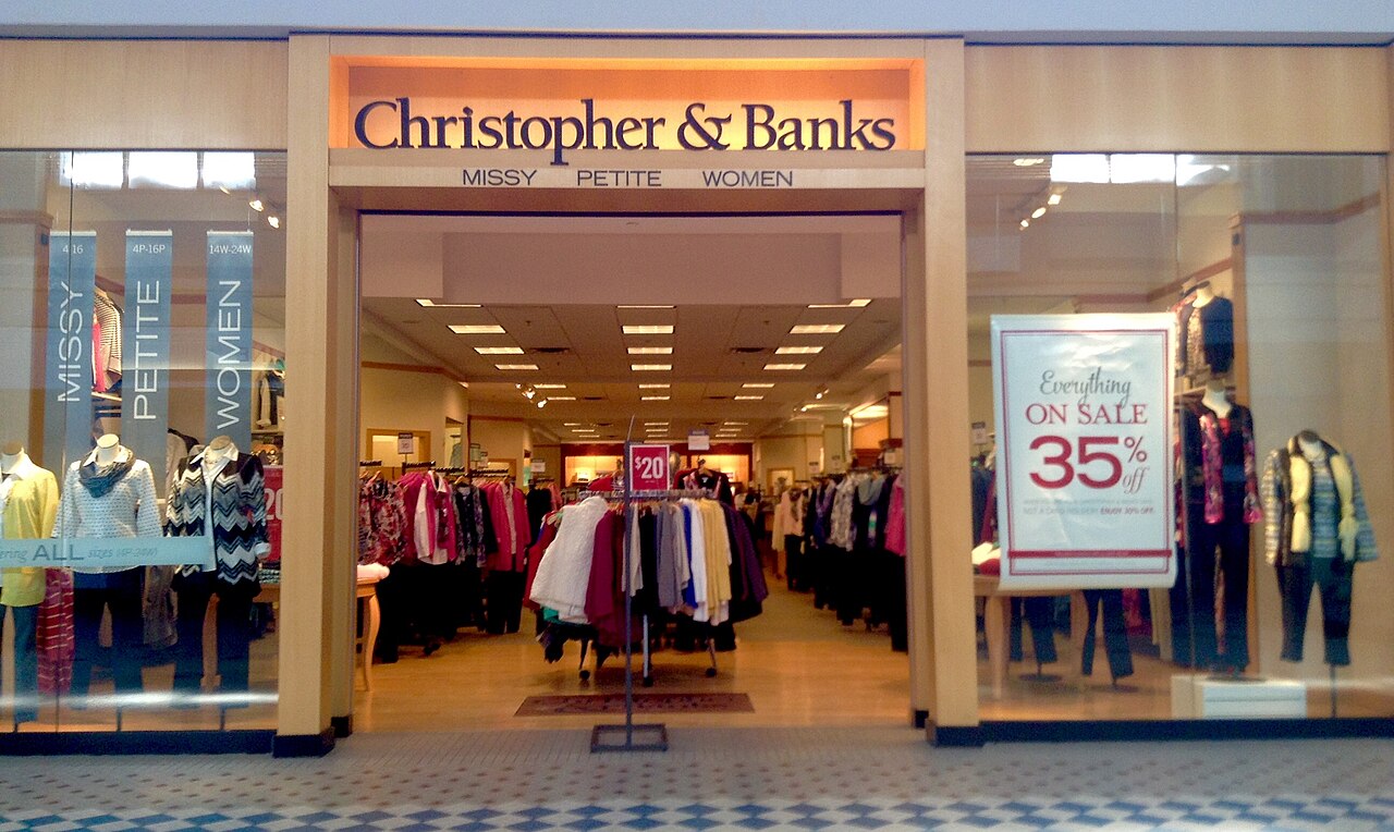 Christopher & Banks服装门店,2015年成衣零售资料照片,具体门店城市未明确