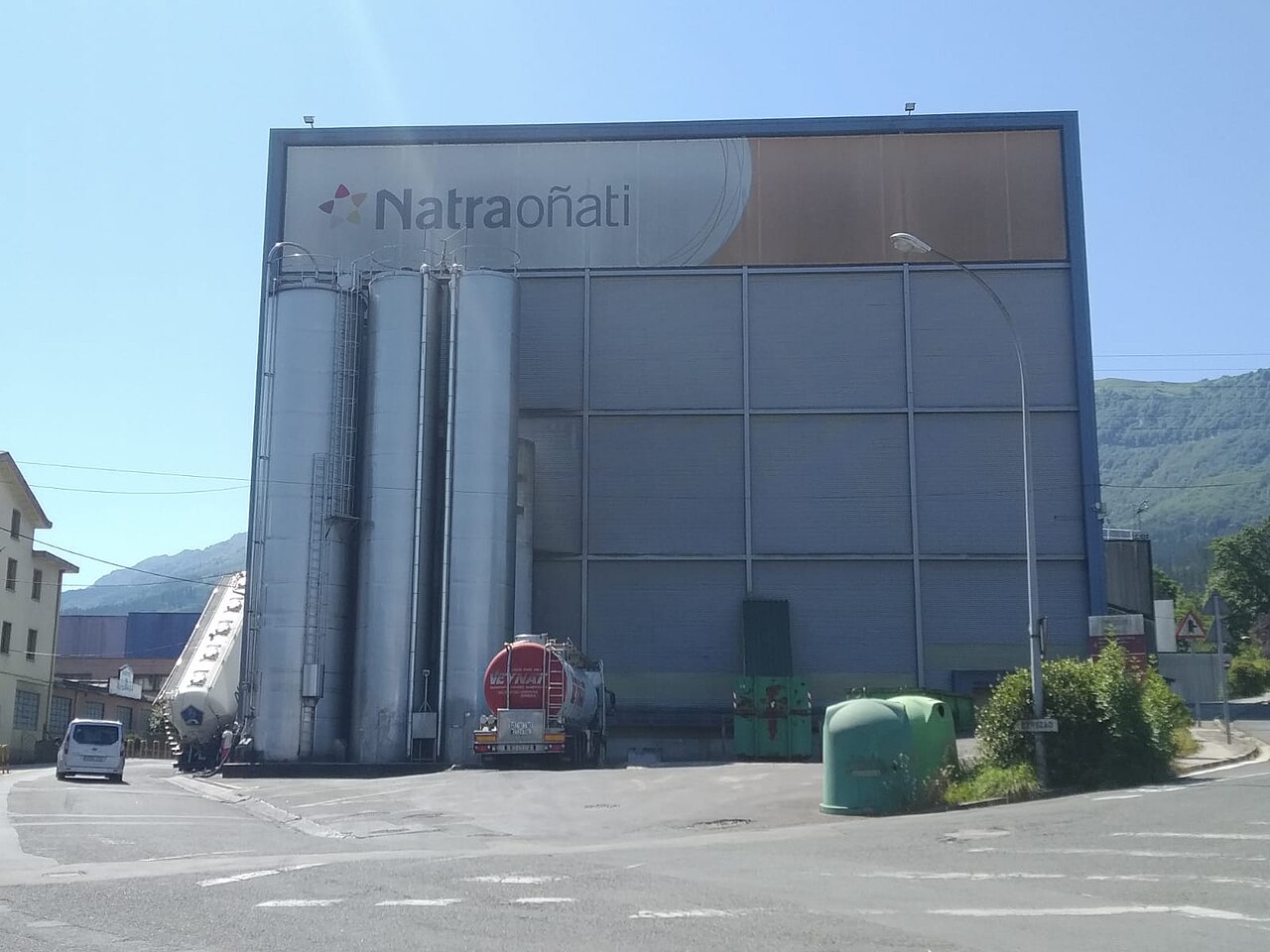 西班牙Oñati的Natra巧克力工厂外观,2020年食品制造资料照片