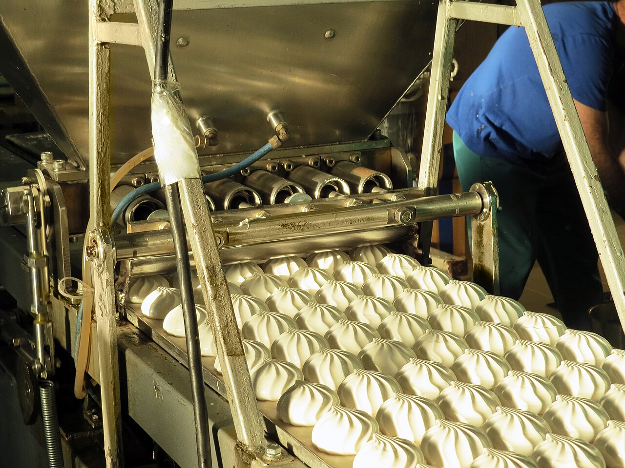 Fpkspb工厂的生产线,2017年制造业资料照片,具体产品未据原说明判定