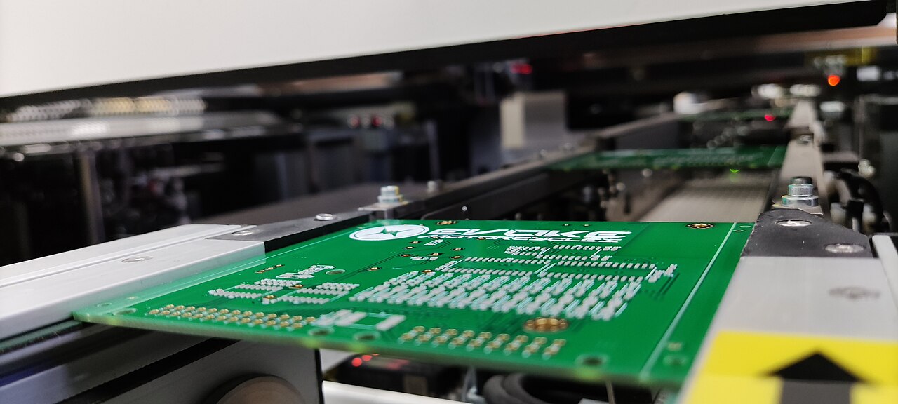 Evoke Motorcycles的PCB与ECU制造设备资料照片
