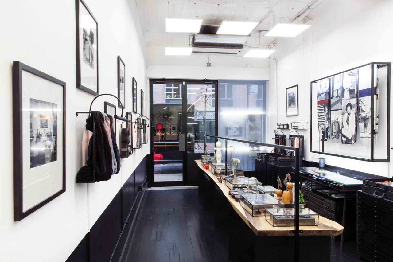 美国New York Orchard Street的title of work零售店内景，2020年资料照片