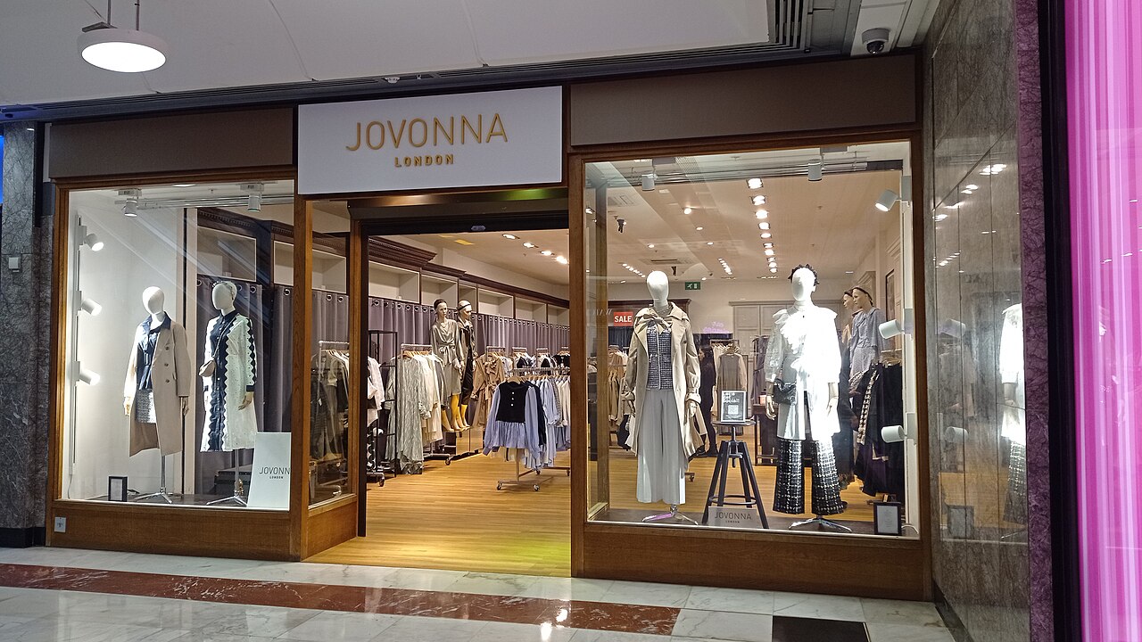 英国London Brent Cross的Jovonna服装店,2022年零售资料照片