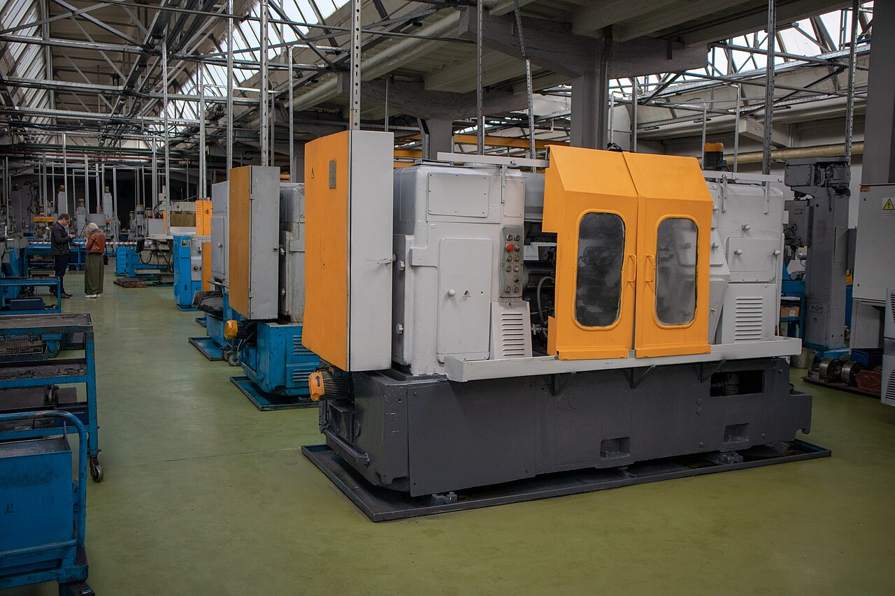 白俄罗斯Minsk Tractor Works工厂开放日的机械加工设备,2021年工业设备贸易背景资料照片