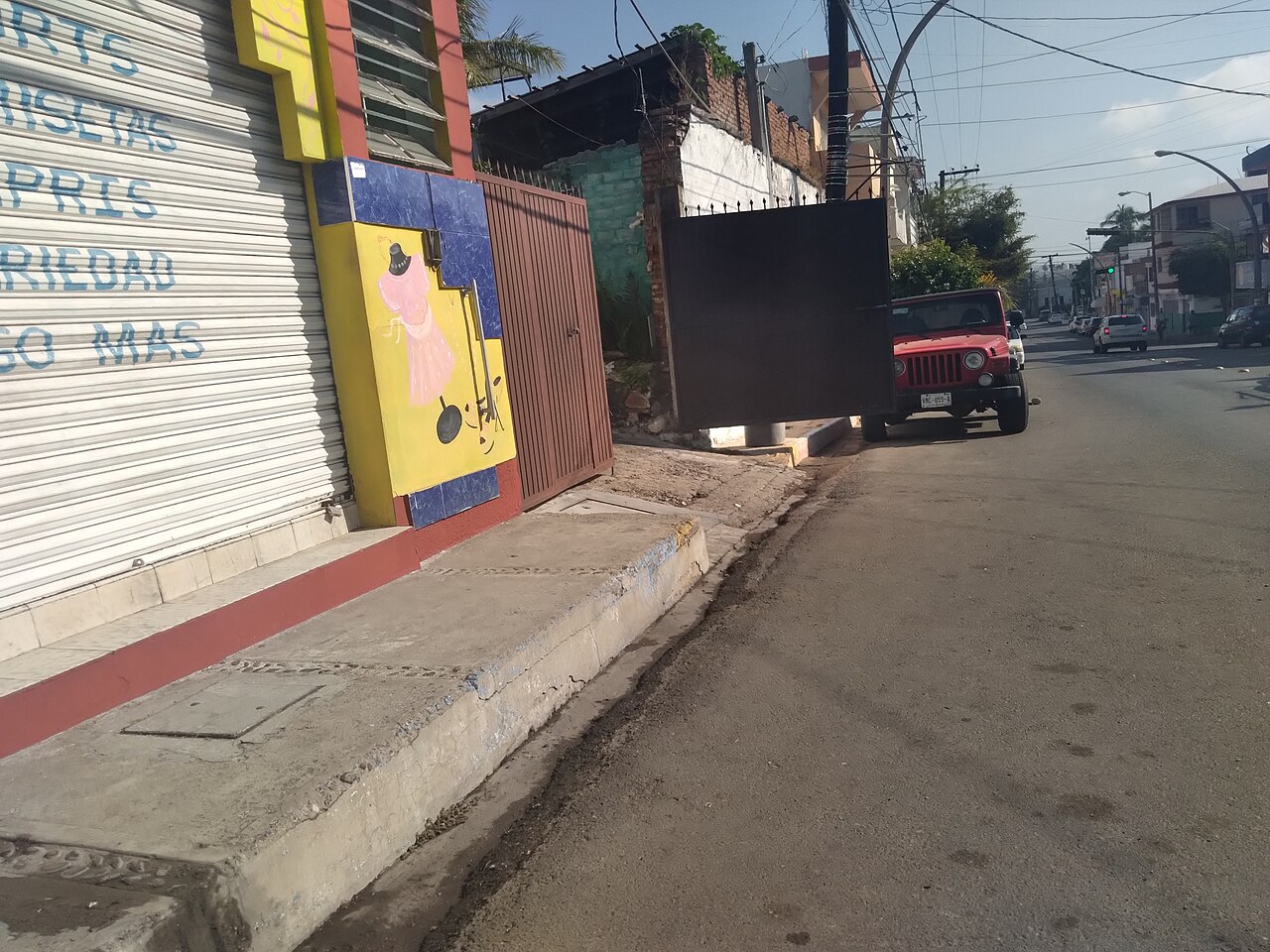 墨西哥Mazatlán Zaragoza Avenue服装店街景,2022年实体零售资料照片