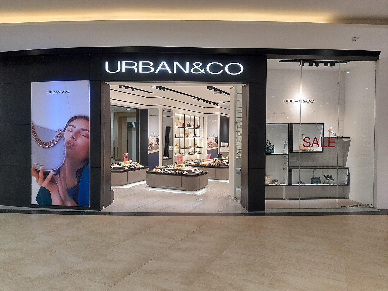Sentul的Urban&Co门店及鞋包陈列,2022年资料照片