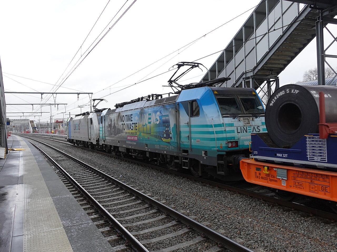比利时Ottignies的Lineas钢卷货物列车,2024年