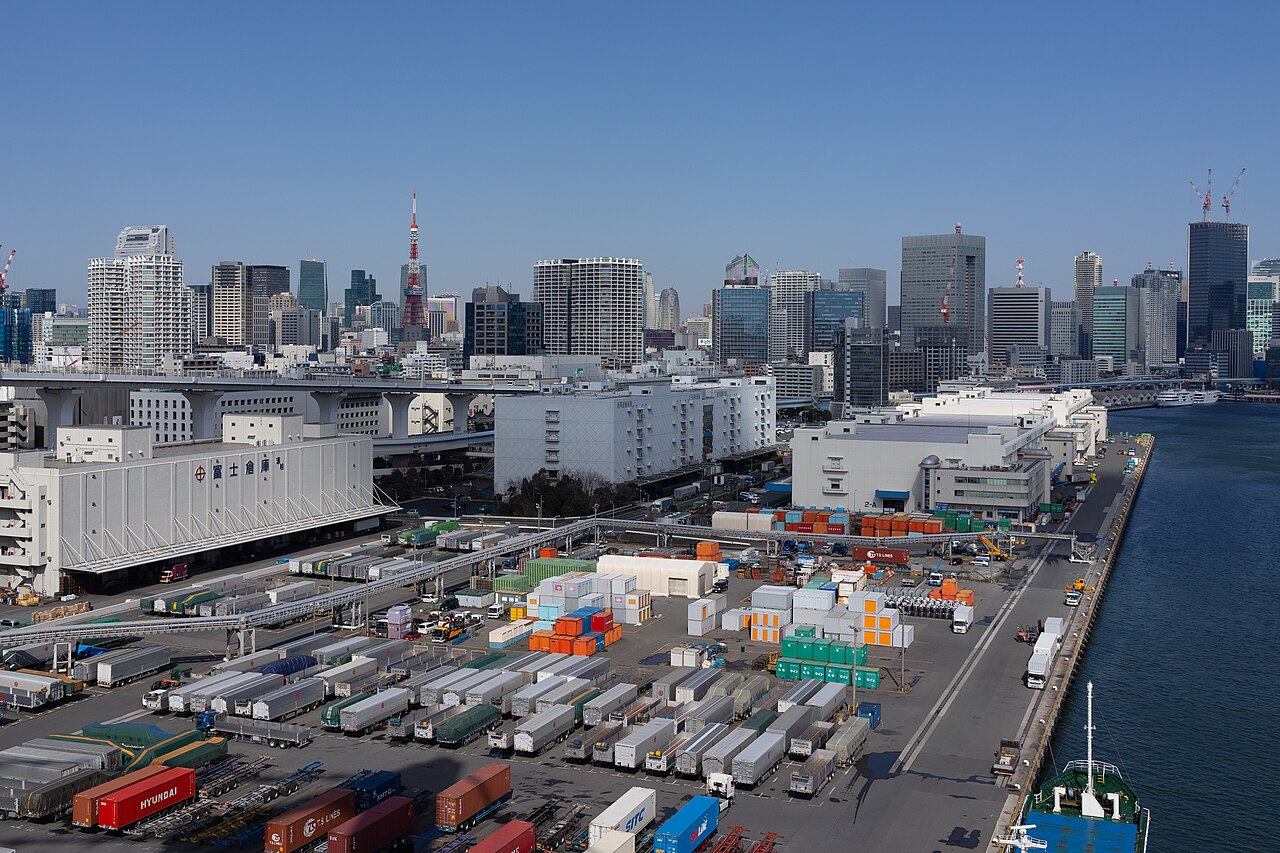 日本东京Fuji仓储建筑与港区集装箱,2019年