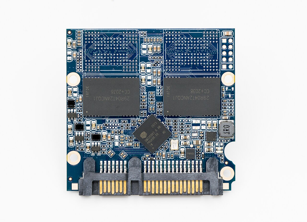 Patriot P2101TB固态硬盘内部,2023年