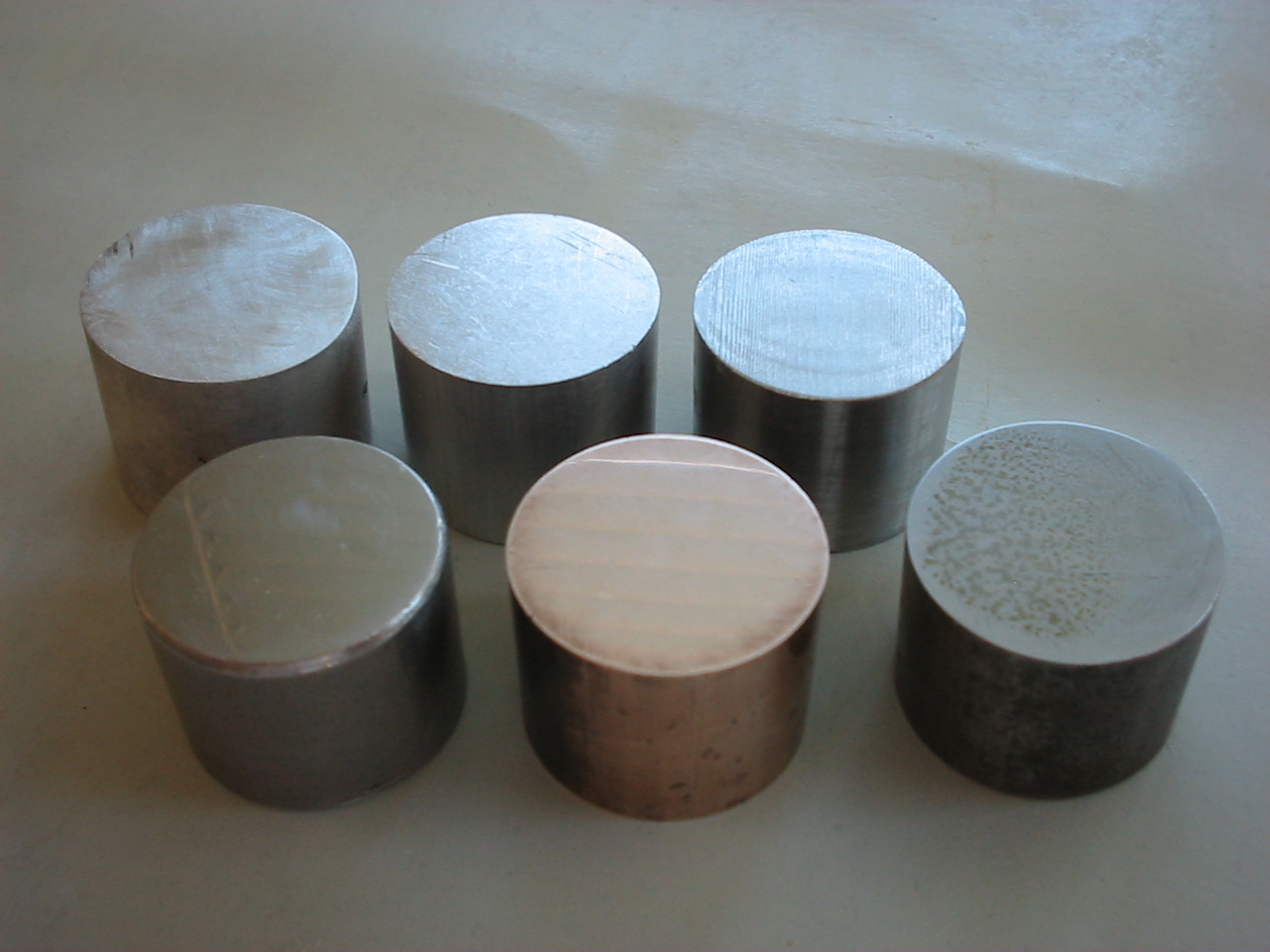 Inconel、铍铜、钢、镁、铝与钛等金属条试样，2012年