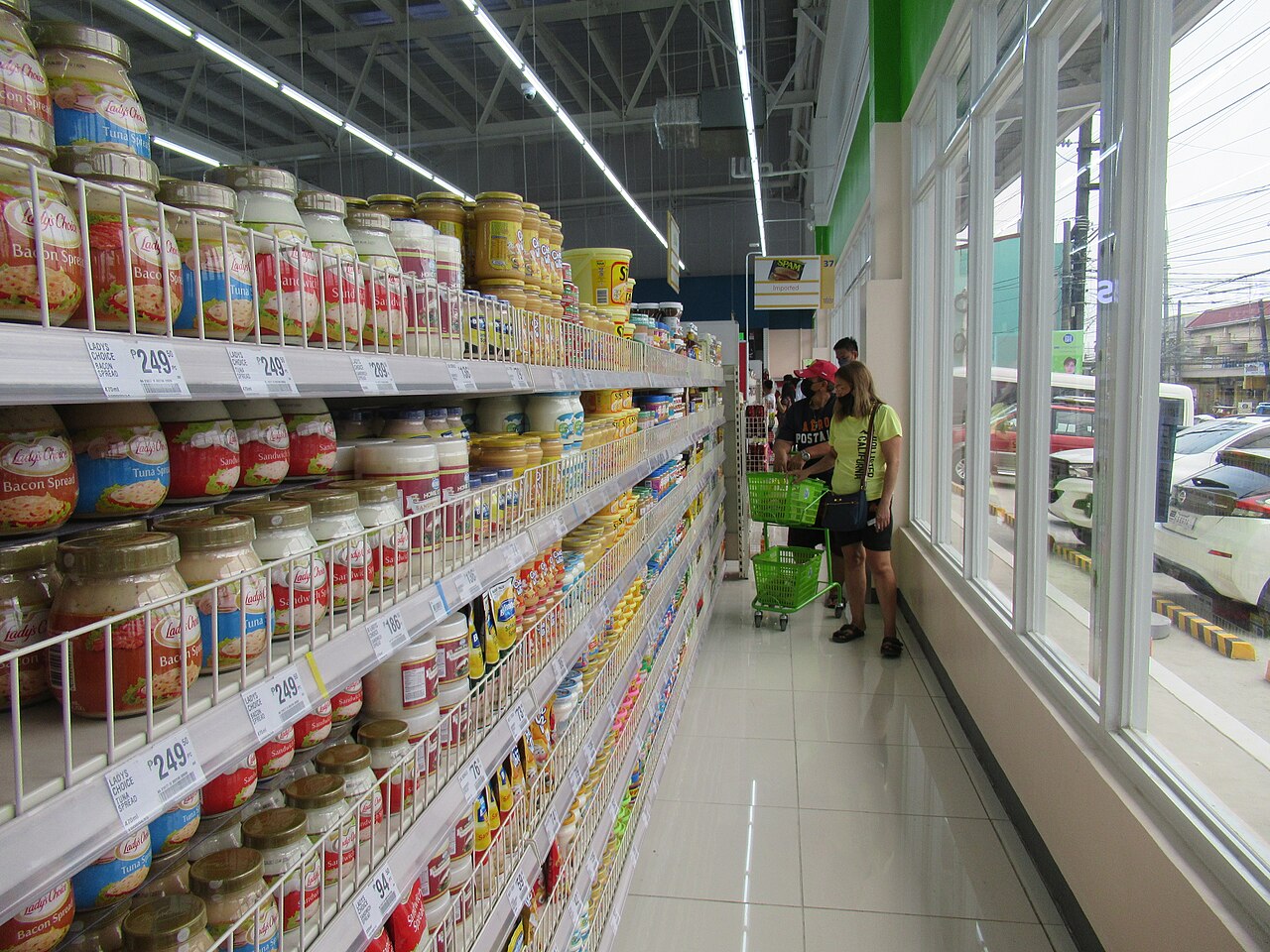 菲律宾Marilao SM Hypermarket商品货架，2022年