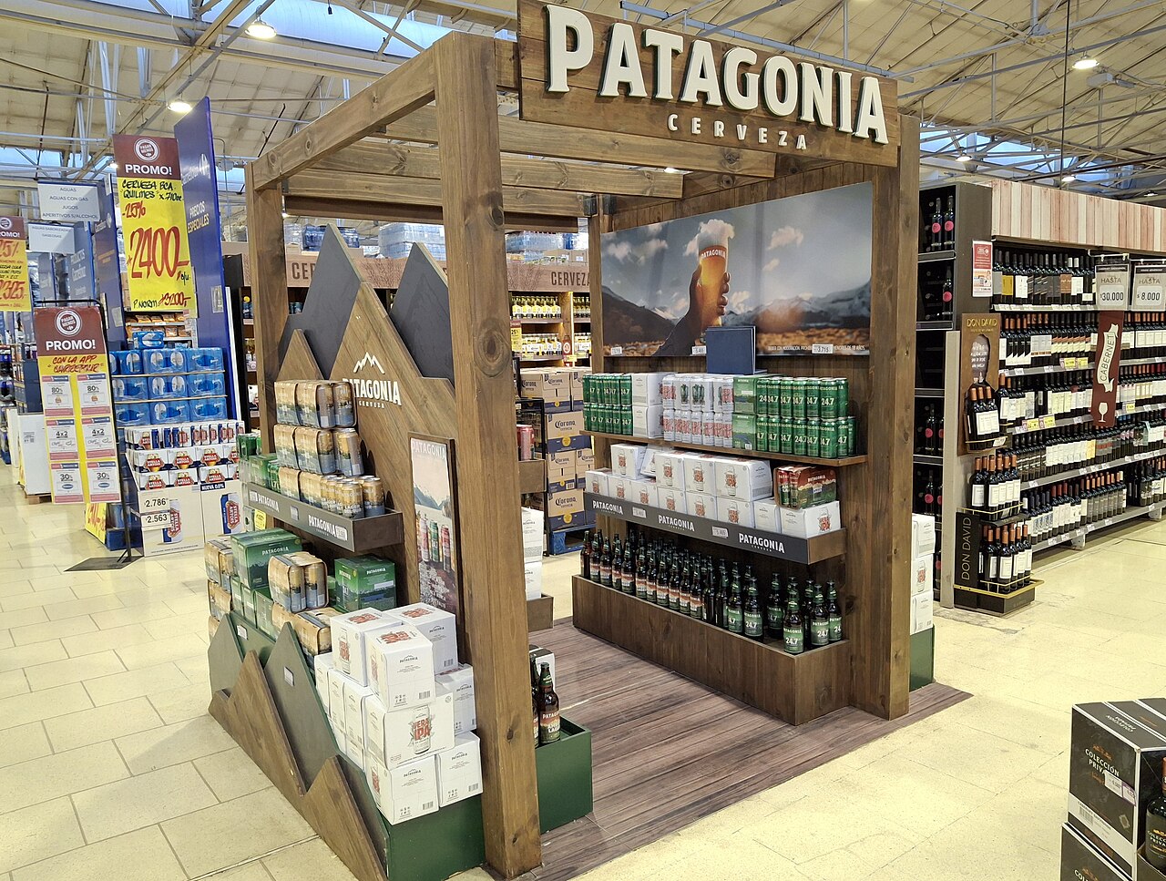 Carrefour de San Martín店内Patagonia啤酒陈列，2025年