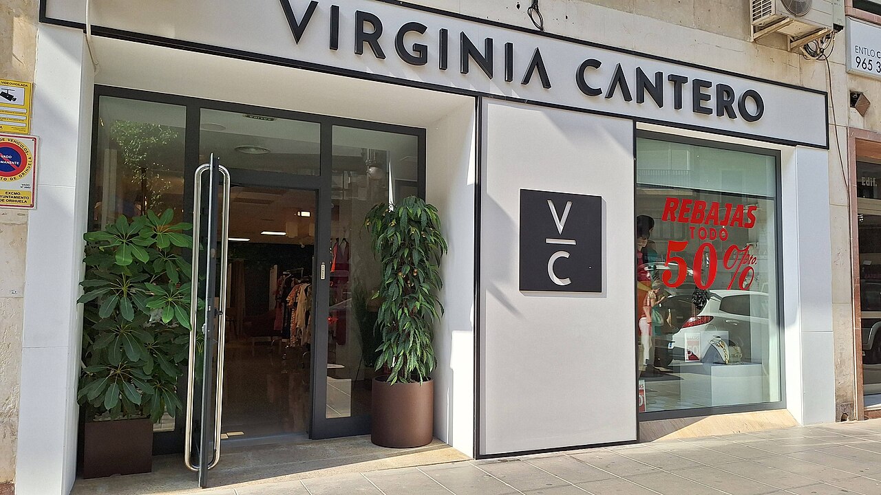 西班牙Orihuela Virginia Cantero服装店，2025年