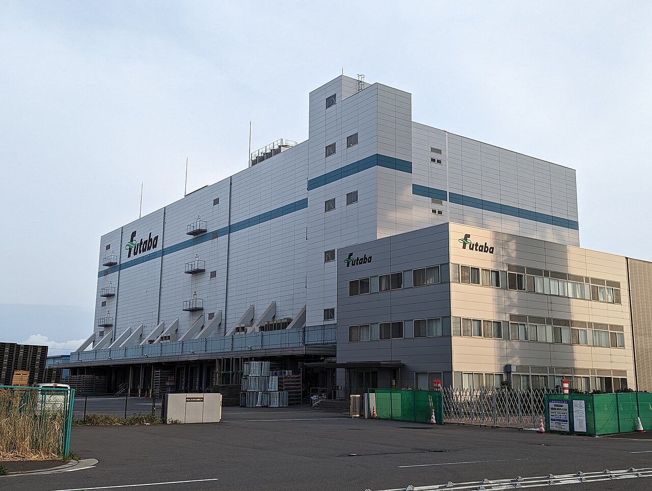 2023年4月日本横滨大黑码头的仓库建筑,日期据原图 EXIF