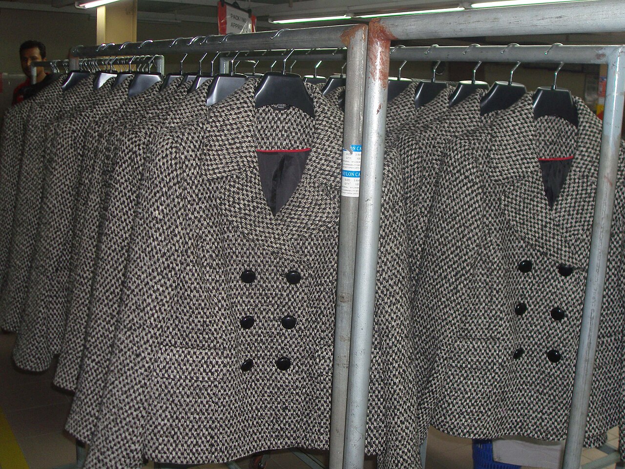 孟加拉服装加工区整理的西装外套,2012年