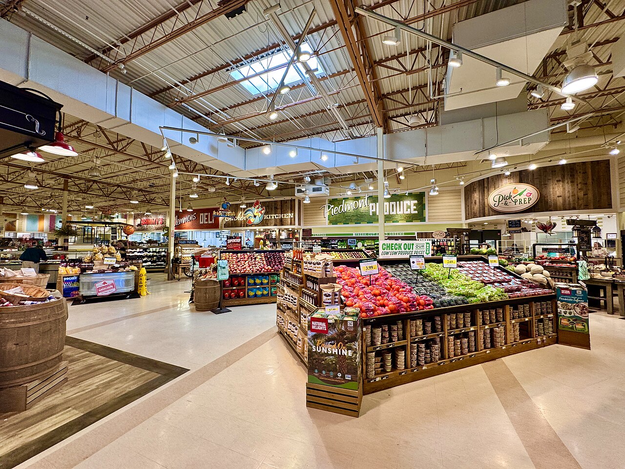 美国North Carolina Clemmons Lowes Foods果蔬区，2025年