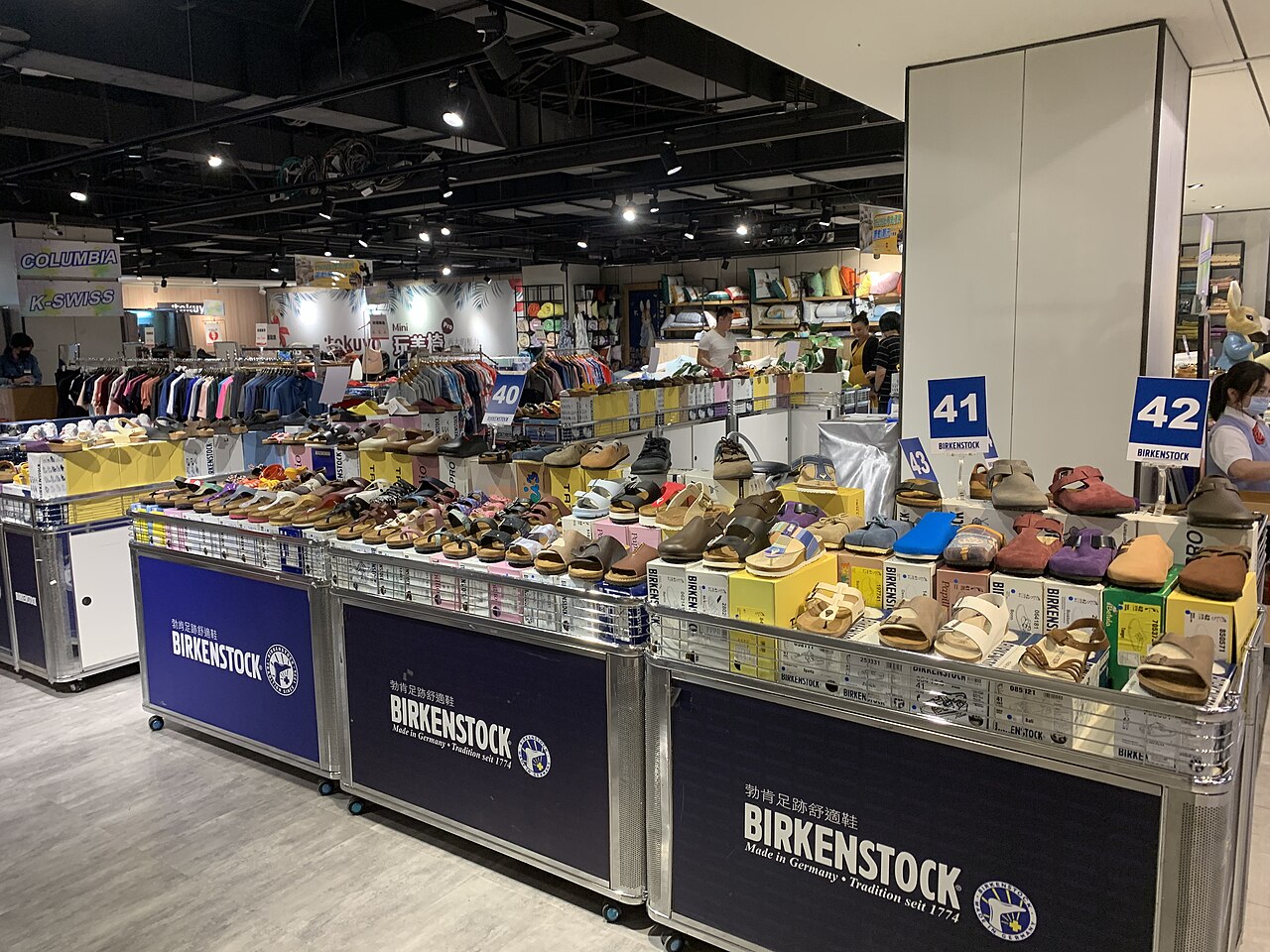 中国台湾台中新光三越Birkenstock鞋类门店，2020年