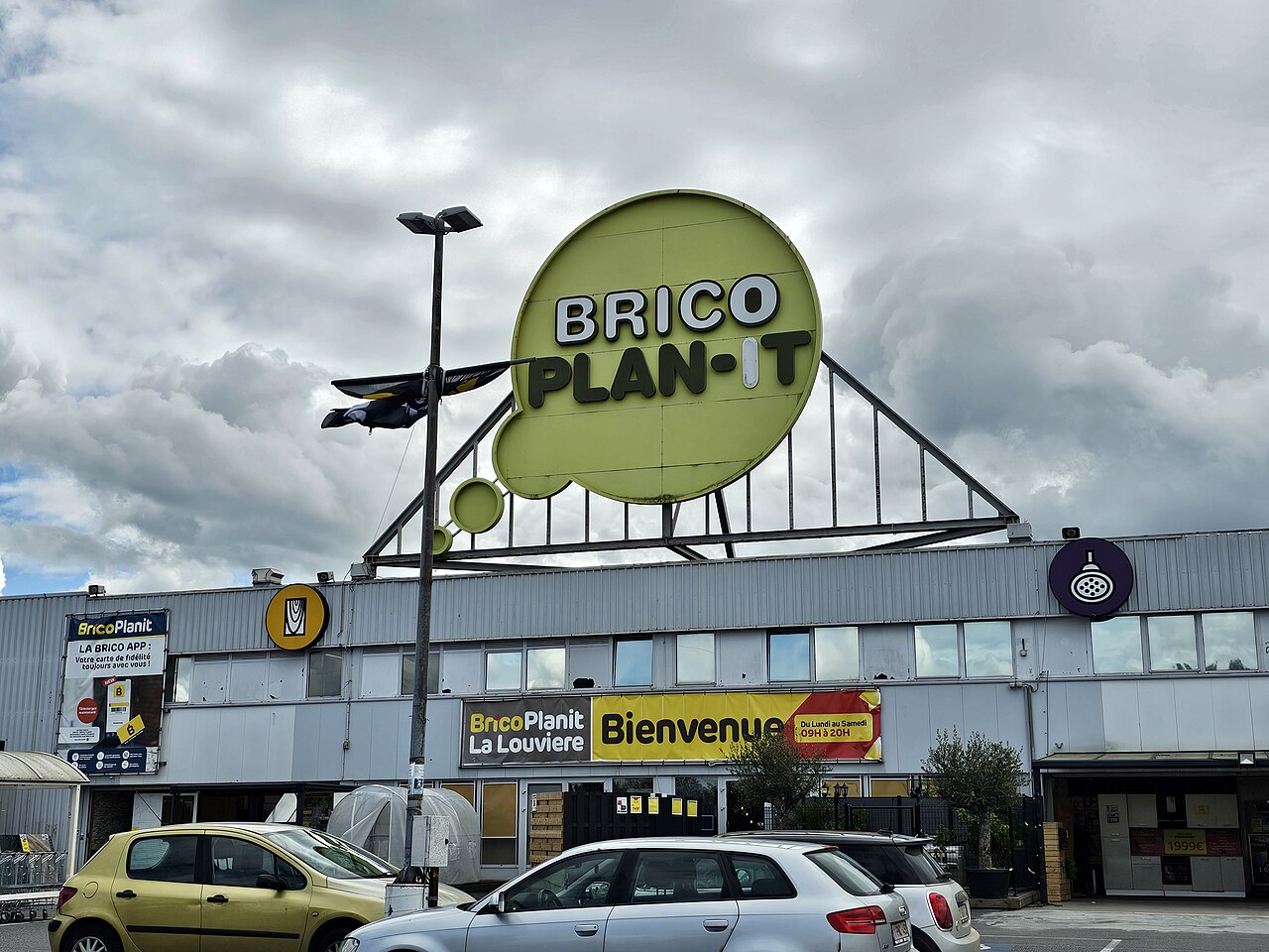 比利时La Louvière Brico Plan-it建材店,2024年