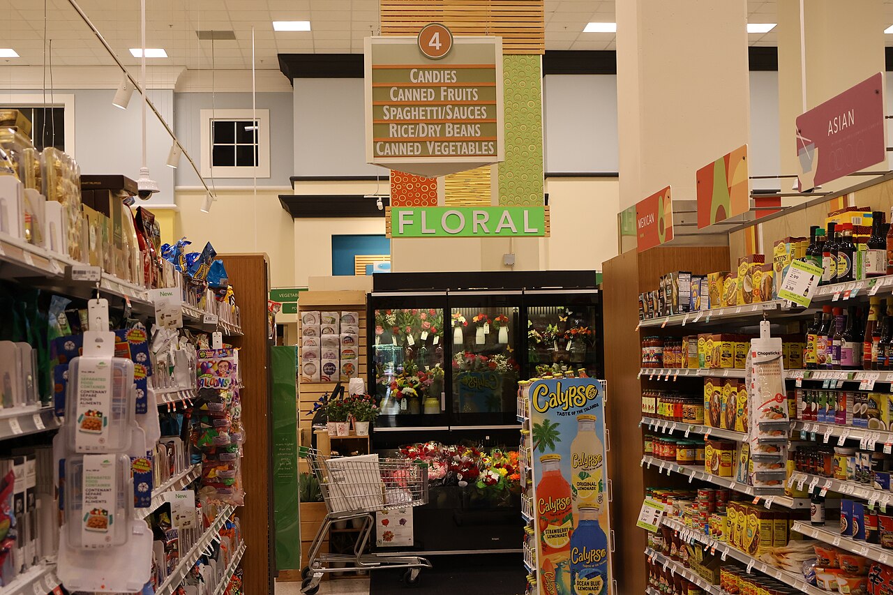 美国Florida Orlando Lake Eola附近Publix食品通道，2023年