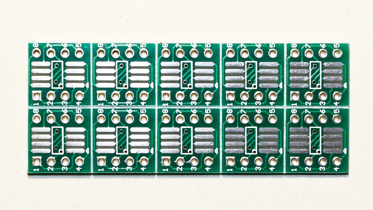 2022年12月十片 SOIC8 转 PDIP8 转接印制电路板，拍摄地点未详
