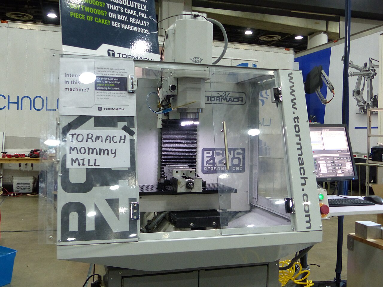 2019年4月美国底特律 Cobo Center 的 FIRST Championship 活动中展示的 Tormach 数控铣床