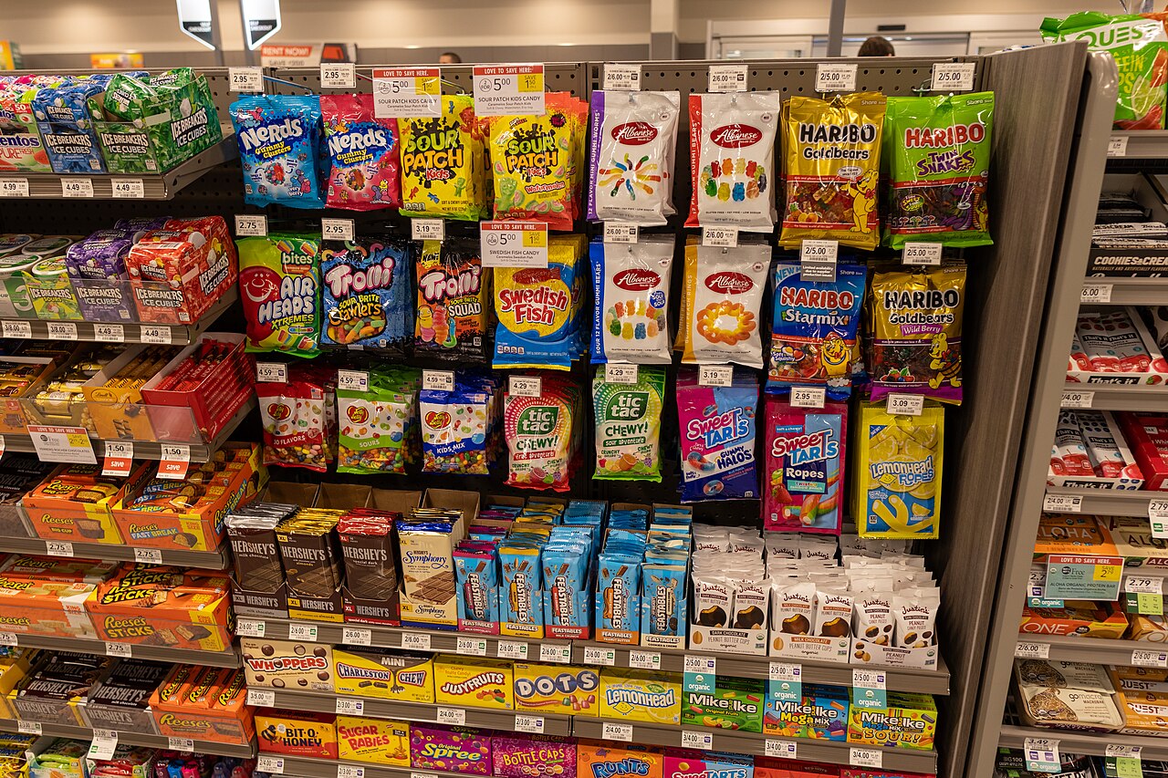 美国Orlando Publix超市的糖果包装陈列,2025年