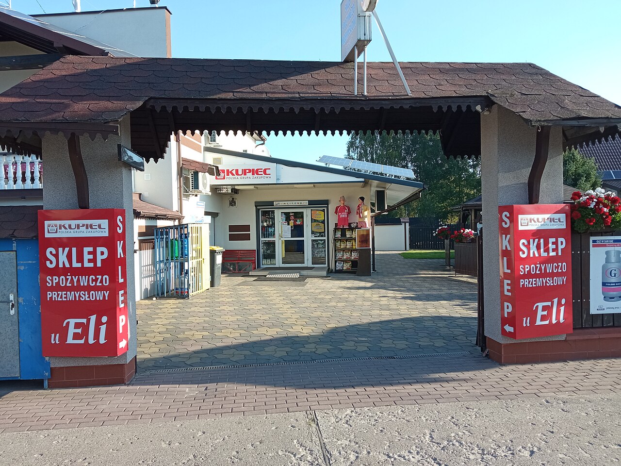 波兰Krzaki Czaplinkowskie的U Eli食品日用品商店,2023年