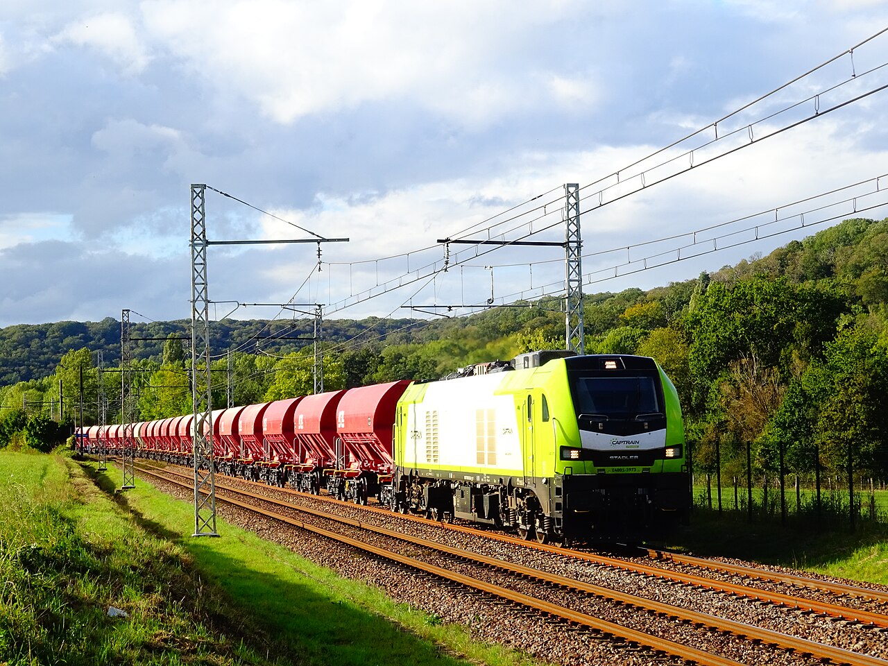 法国Essonne的Captrain Euro4001-3973机车与货列,2021年