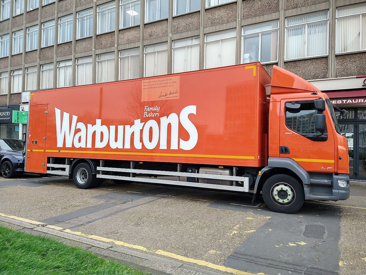 Warburtons品牌配送货车，2020年