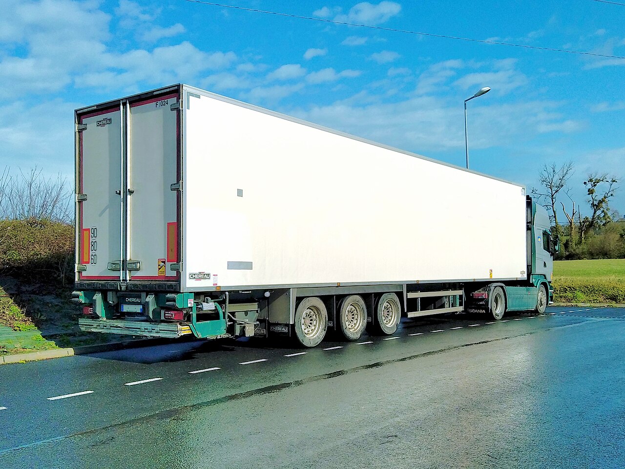 法国Plancoët的Chereau半挂车及Scania牵引车,2024年