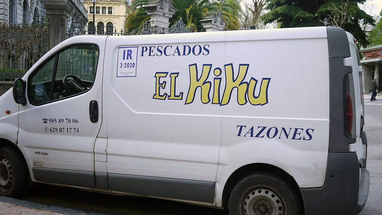西班牙Tazones的Pescados El Kiku鱼类配送厢车,2018年