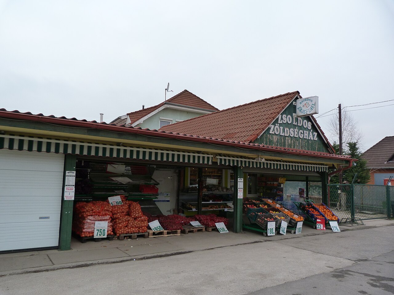 匈牙利Tököl的Zöldségház果蔬店